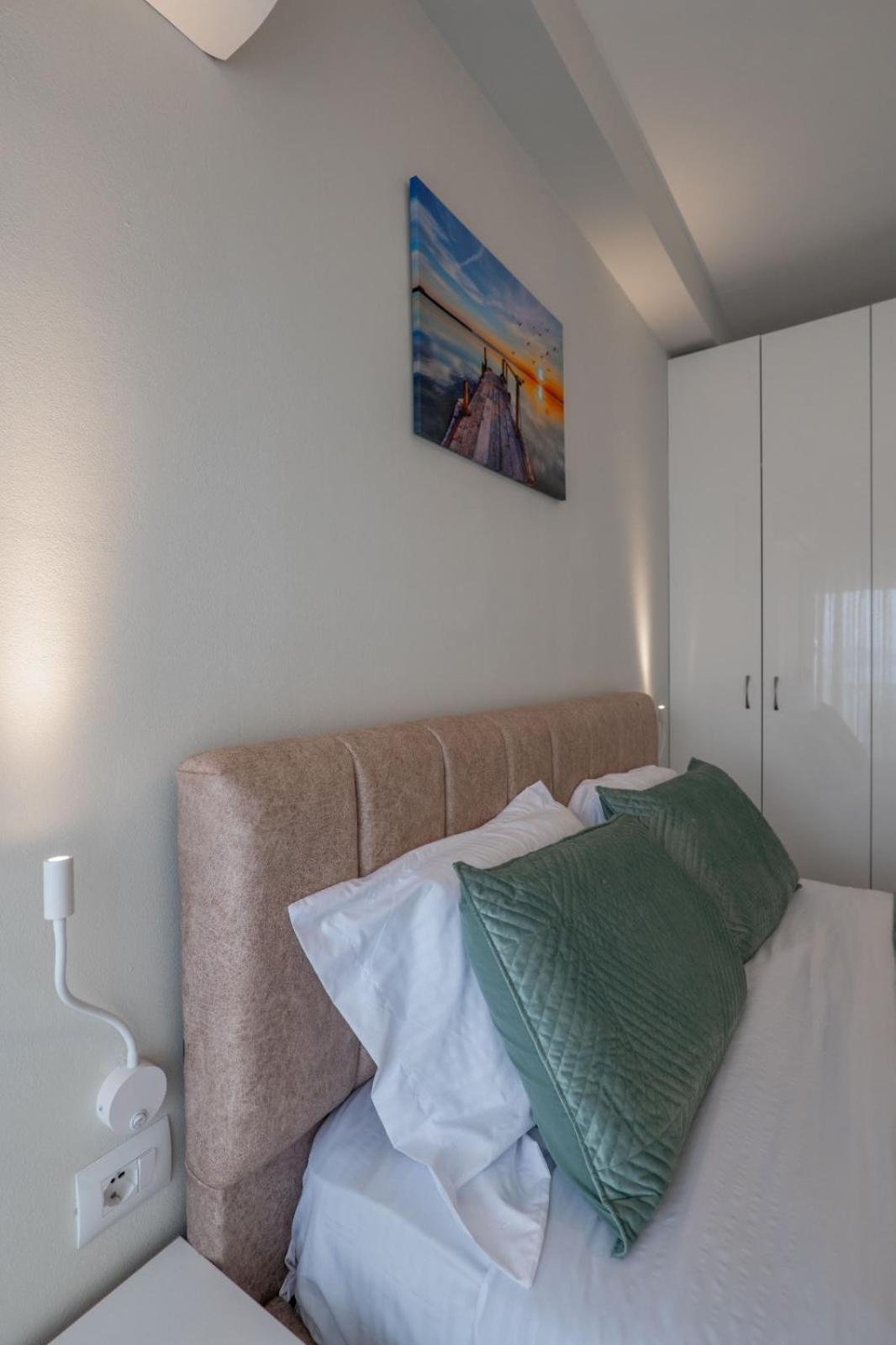 Esel Apartments Sarandë Exterior foto