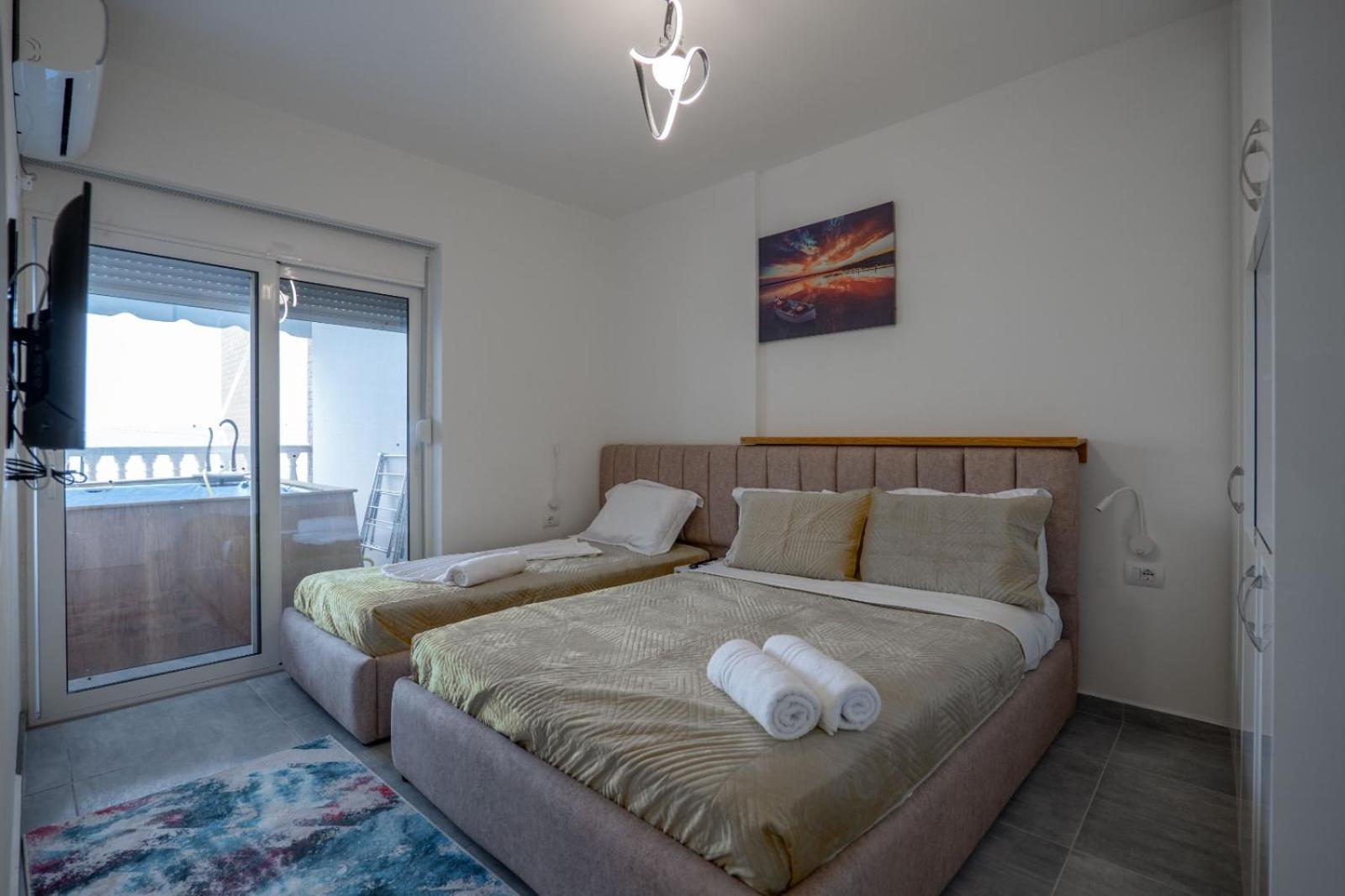 Esel Apartments Sarandë Exterior foto