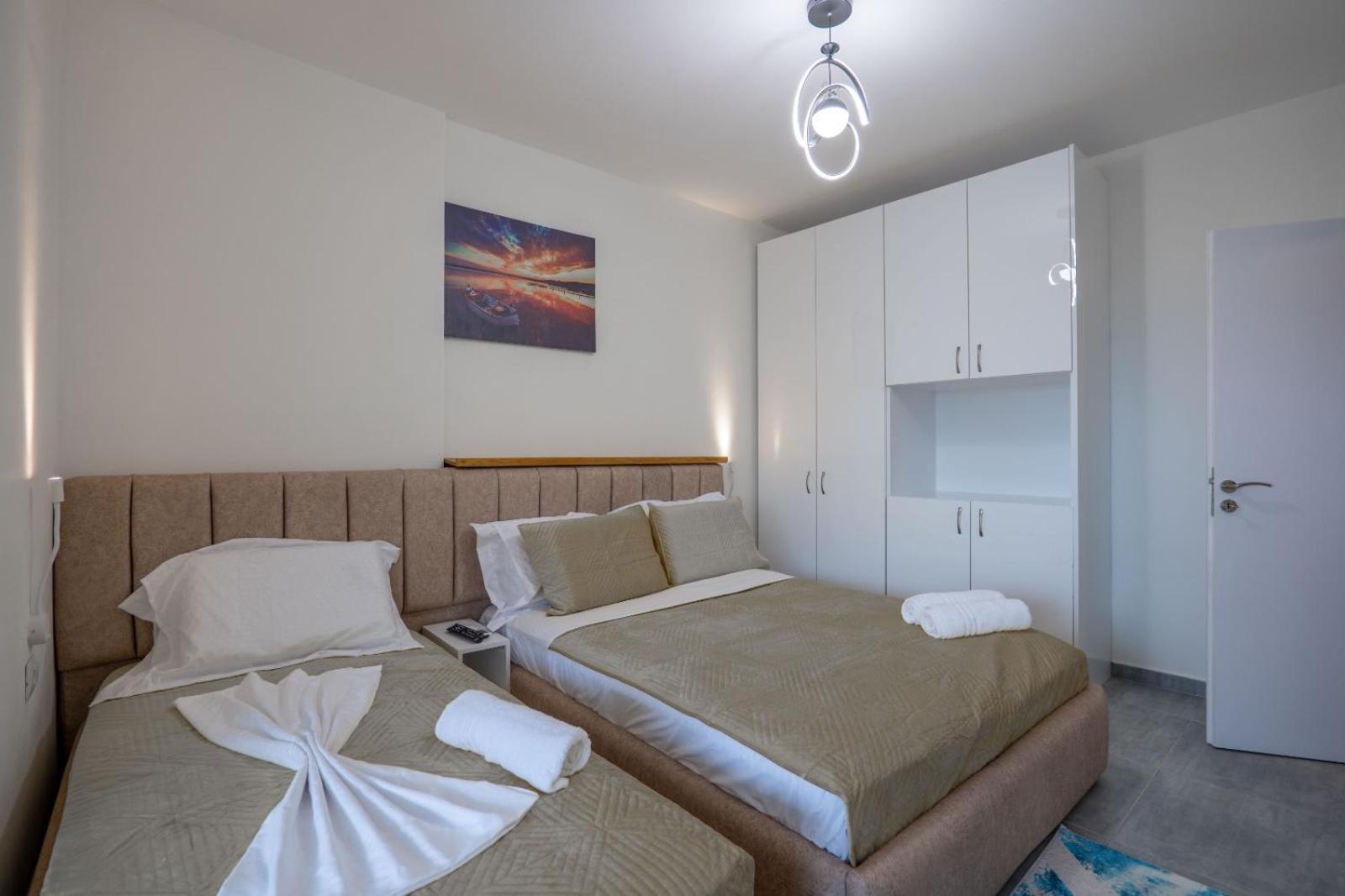 Esel Apartments Sarandë Exterior foto